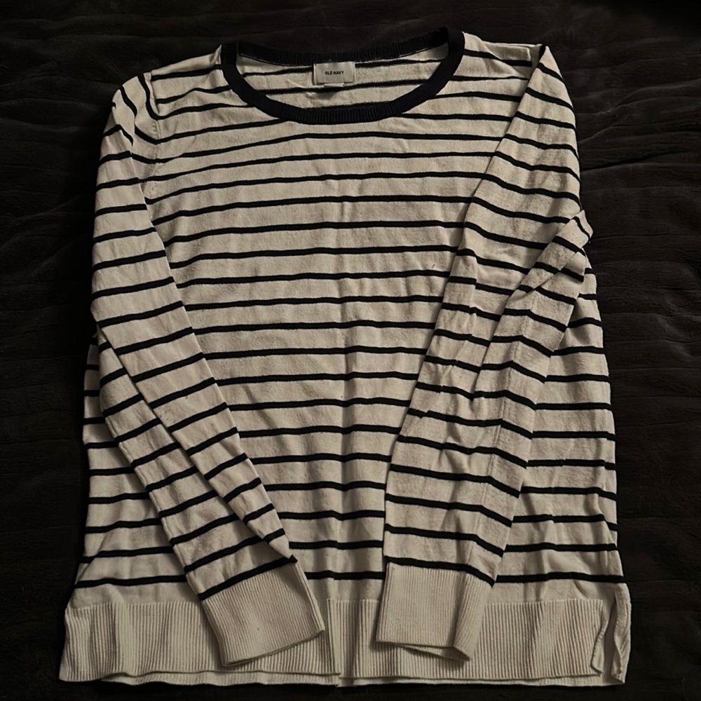 Blue and white sweater size L